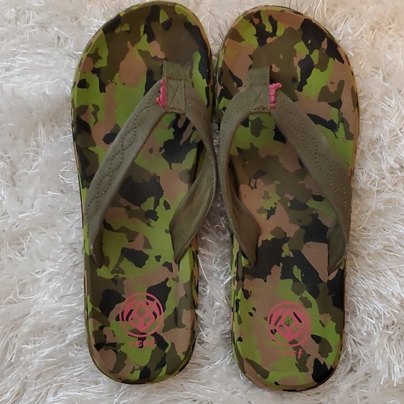 reef camouflage flip flops